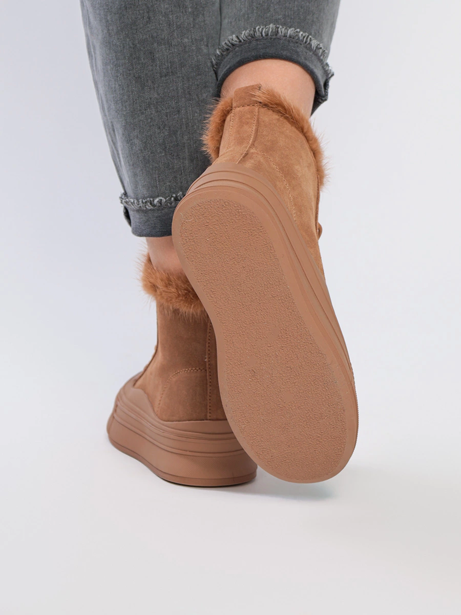 Ботинки светло-коричневого цвета с отрезным носком